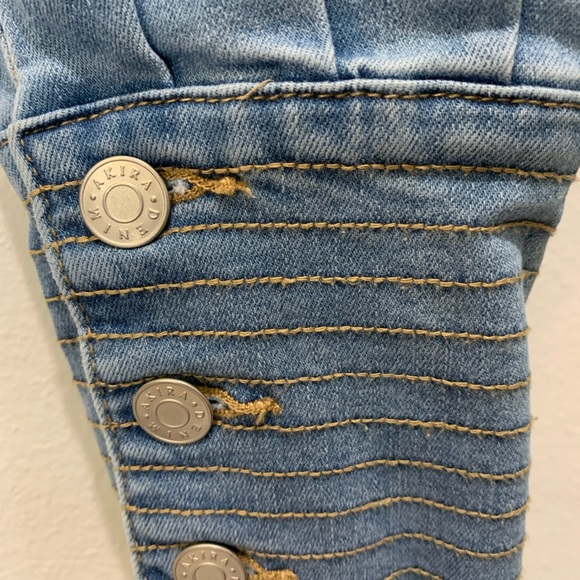 AKIRA HIGH WAISTED WIDE ELASTIC BUTTON UP ZIP FLY LIGHT WASH BALLOON JEANS - Picture 7 of 16